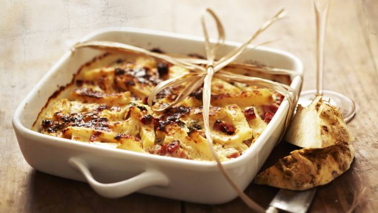 Celery gratin with creamy Roquefort